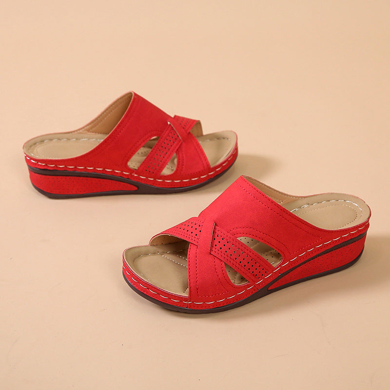 Damen Komfortable Wedge-Pantoletten mit perforierten Details und rutschfester Sohle Stalluxe