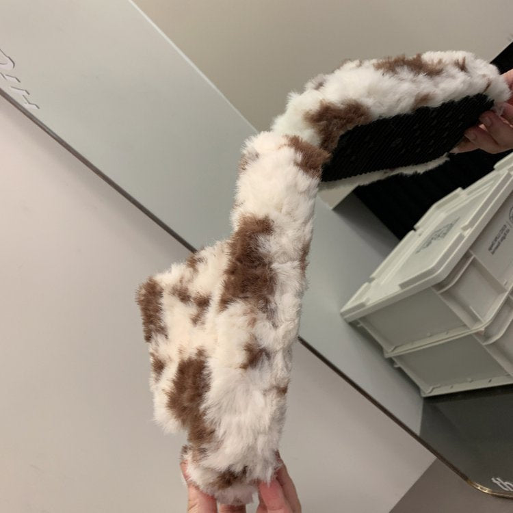 Damen Flauschige Pantoletten mit modischem Tierfell-Design Stalluxe