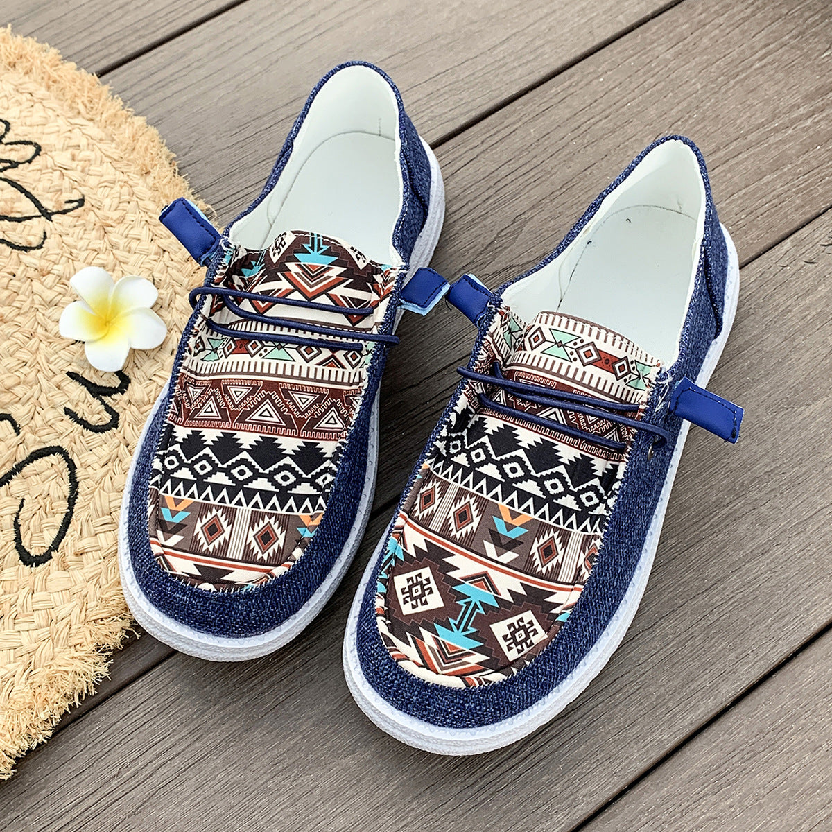 Damen Freizeitliche Slip-On Sneakers mit angesagtem Ethno-Muster Stalluxe