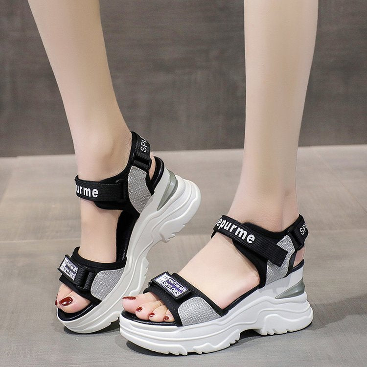 Damen Sportliche Sandalen mit glitzerndem Riemendesign Stalluxe