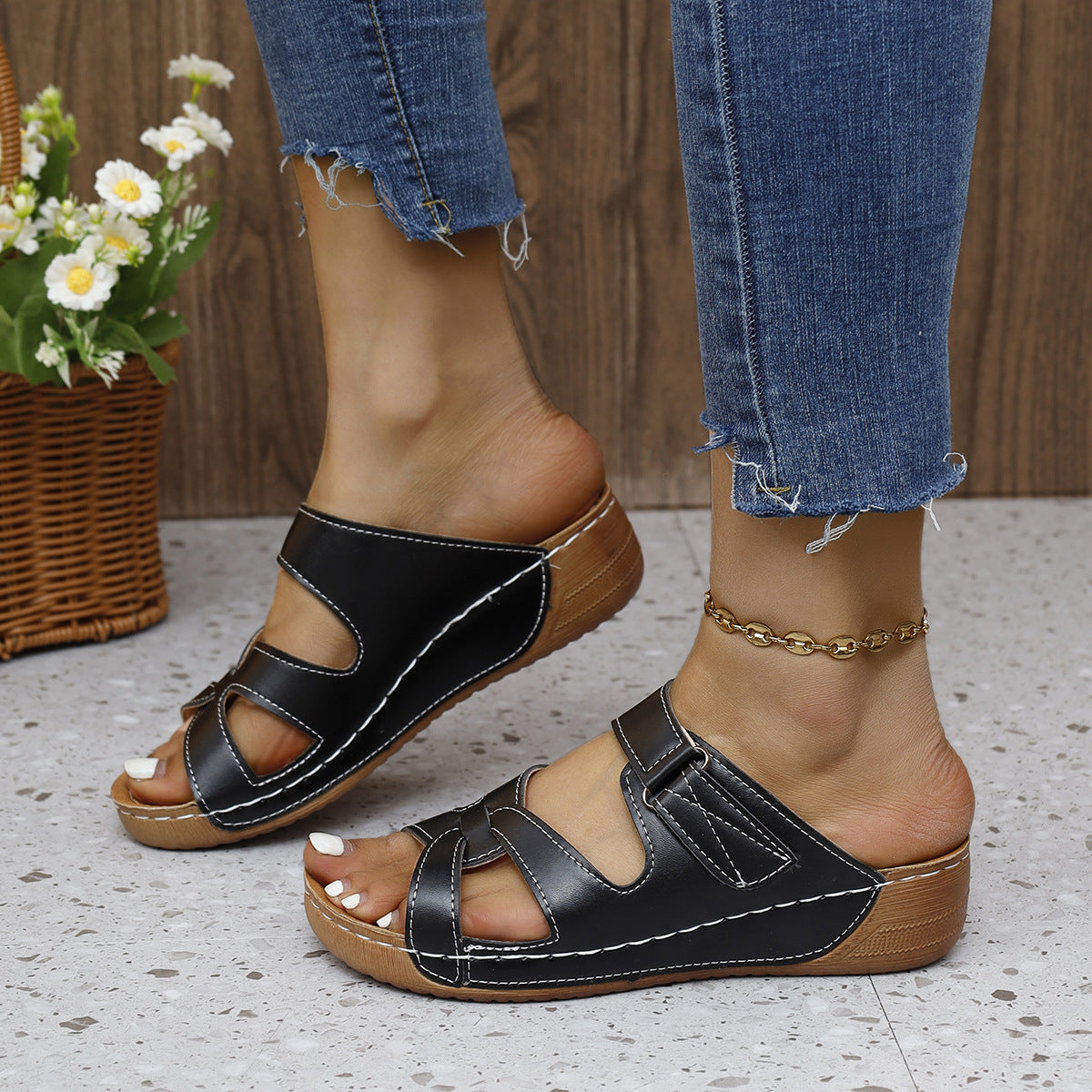 Damen Komfortable Wedge-Pantoletten mit verstellbaren Riemen und hochwertigem Fußbett Stalluxe