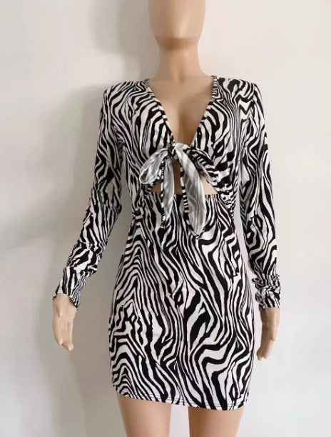 Damen Figurbetontes Leo-Kleid mit V-Ausschnitt und Schleifendetail Stalluxe