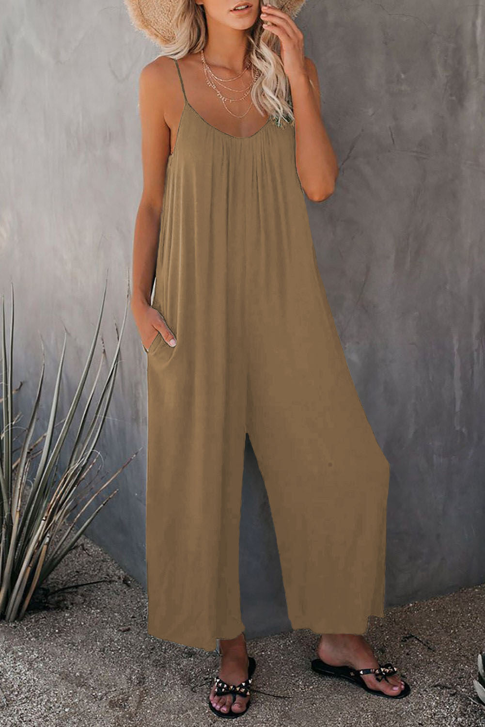 Damen Lässiger Sommer-Jumpsuit mit tiefem Ausschnitt und praktischen Taschen Stalluxe