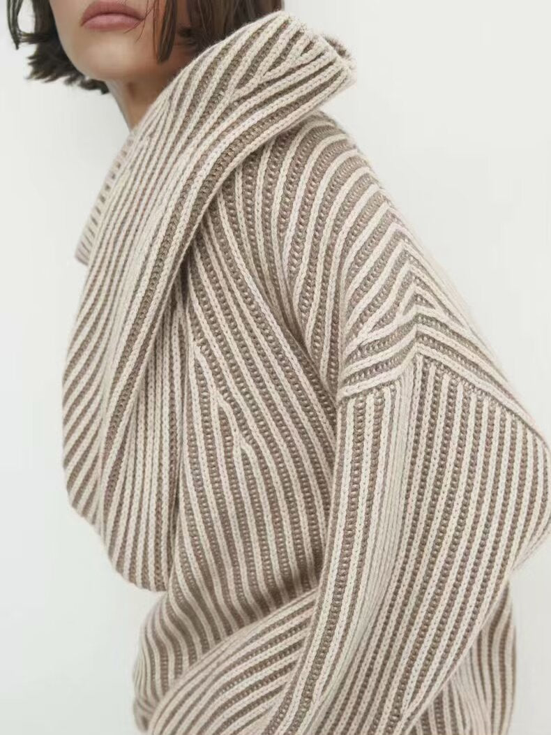 Damen gemütlicher Strickpullover mit hohem Kragen und modernen Streifen Stalluxe