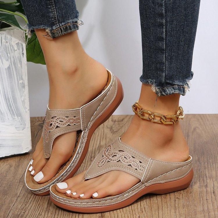 Damen Zehentrenner-Sandalen mit eleganter Spitzenverzierung und weichem Fußbett Stalluxe