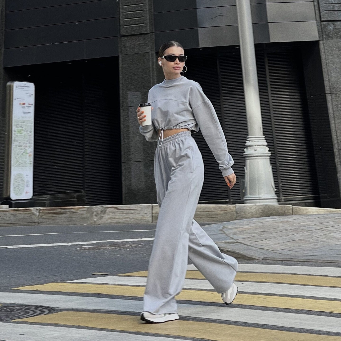 Damen urbaner Schnitt Sweatpants mit lässigem Cropped Oberteil Stalluxe