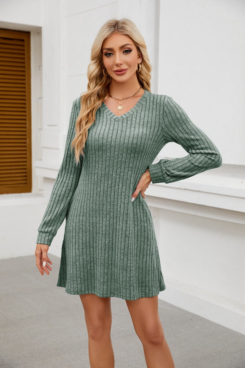 Damen enganliegendes Strickkleid mit V-Ausschnitt und feinem Rippdesign Stalluxe