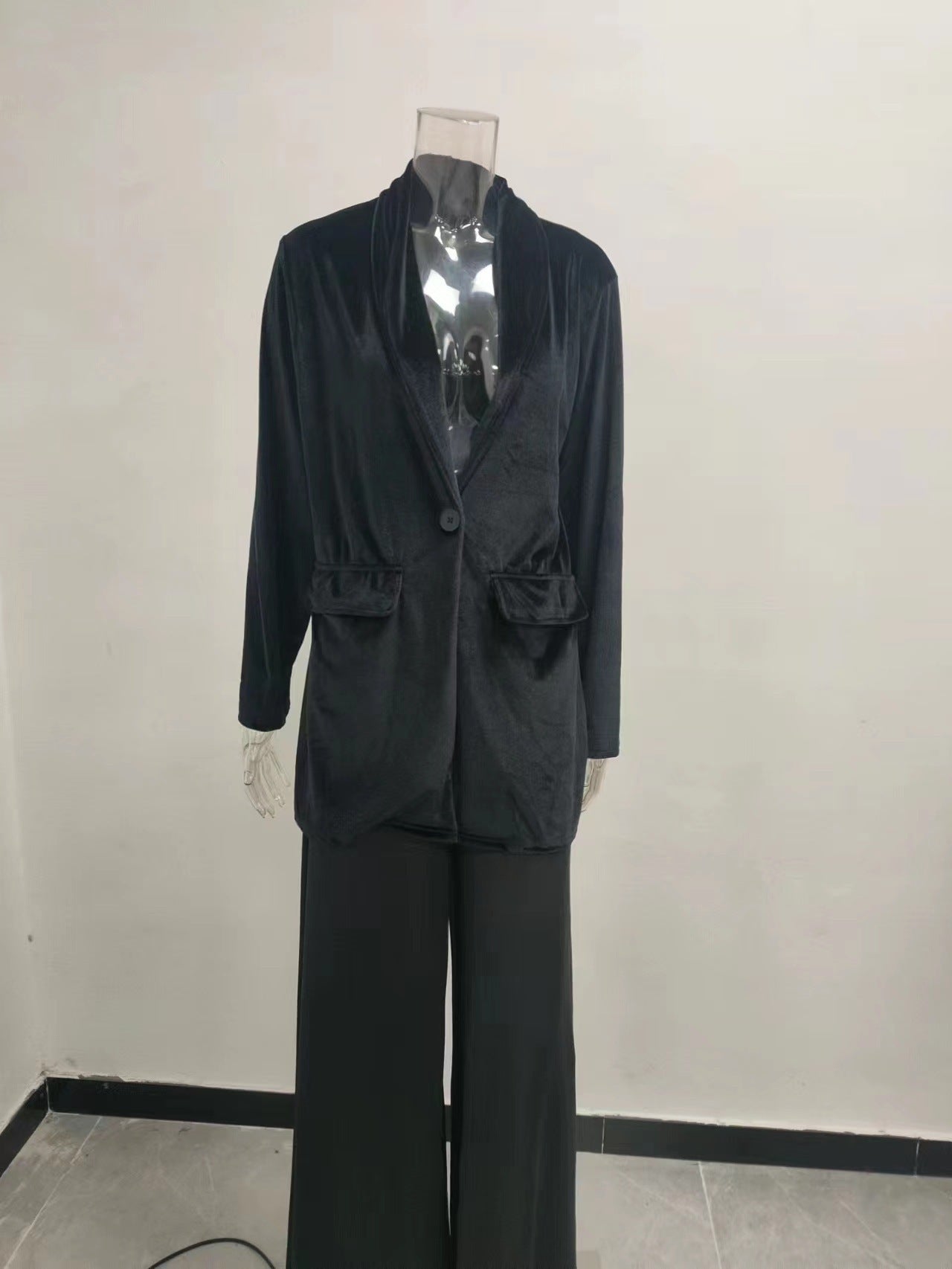 Damen Elegant geschnittener Velours-Blazer mit Taschen Stalluxe