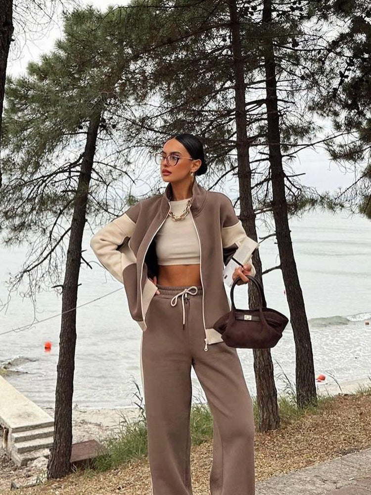 Damen Sportliches Sweatsuit mit kontrastierenden Einsätzen und hohem Kragen Stalluxe