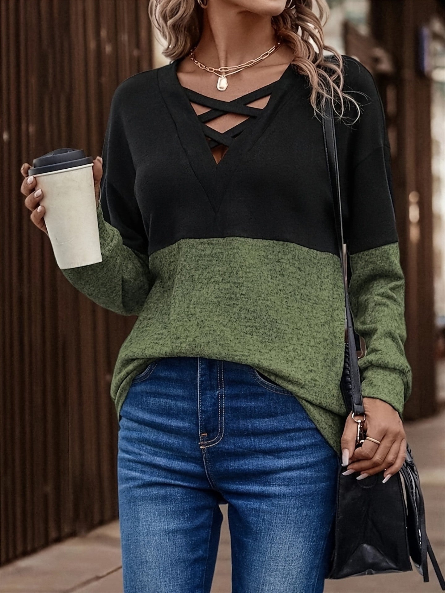Damen lässiger Pullover mit V-Ausschnitt und Cut-Out-Details Stalluxe