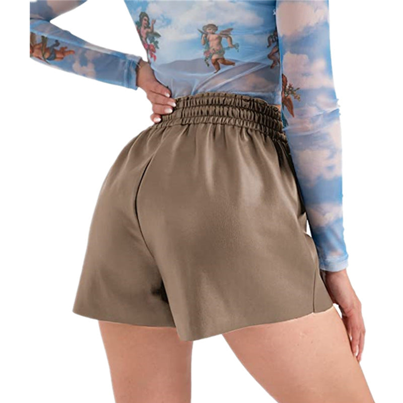Damen lässige Shorts aus innovativem Kunstleder mit elastischem Bund und praktischen Knopfdetails Stalluxe