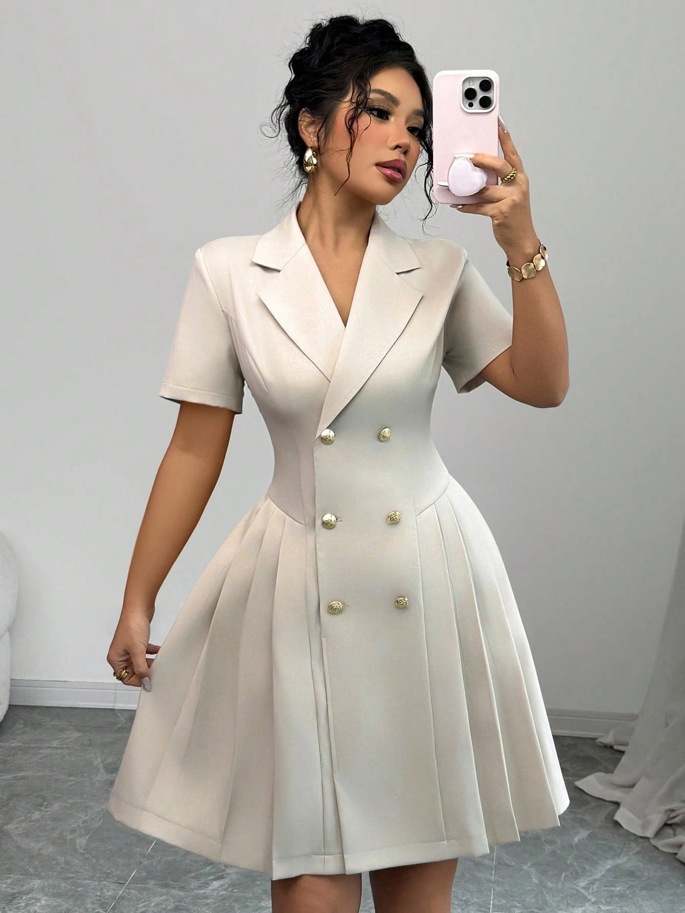 Damen Tailliertes Blusenkleid mit doppelter Knopfreihe und plissierten Details Stalluxe