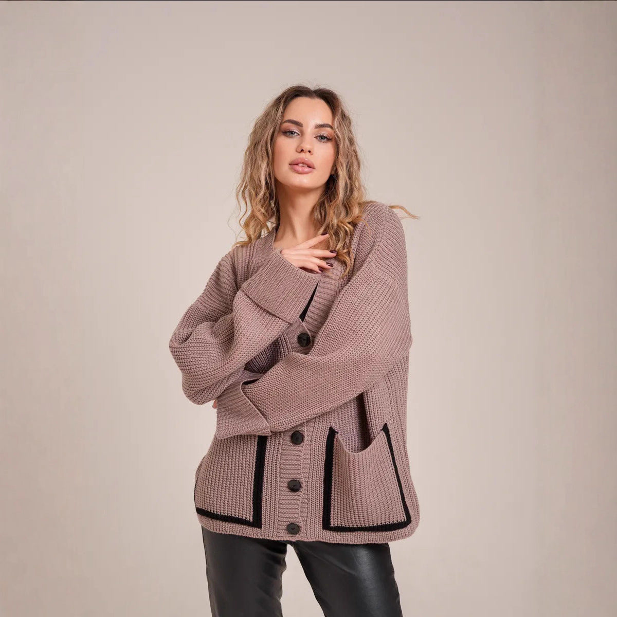 Damen Großer Strickcardigan mit dekorativen Knopfdetails und lässigem Schnitt Stalluxe
