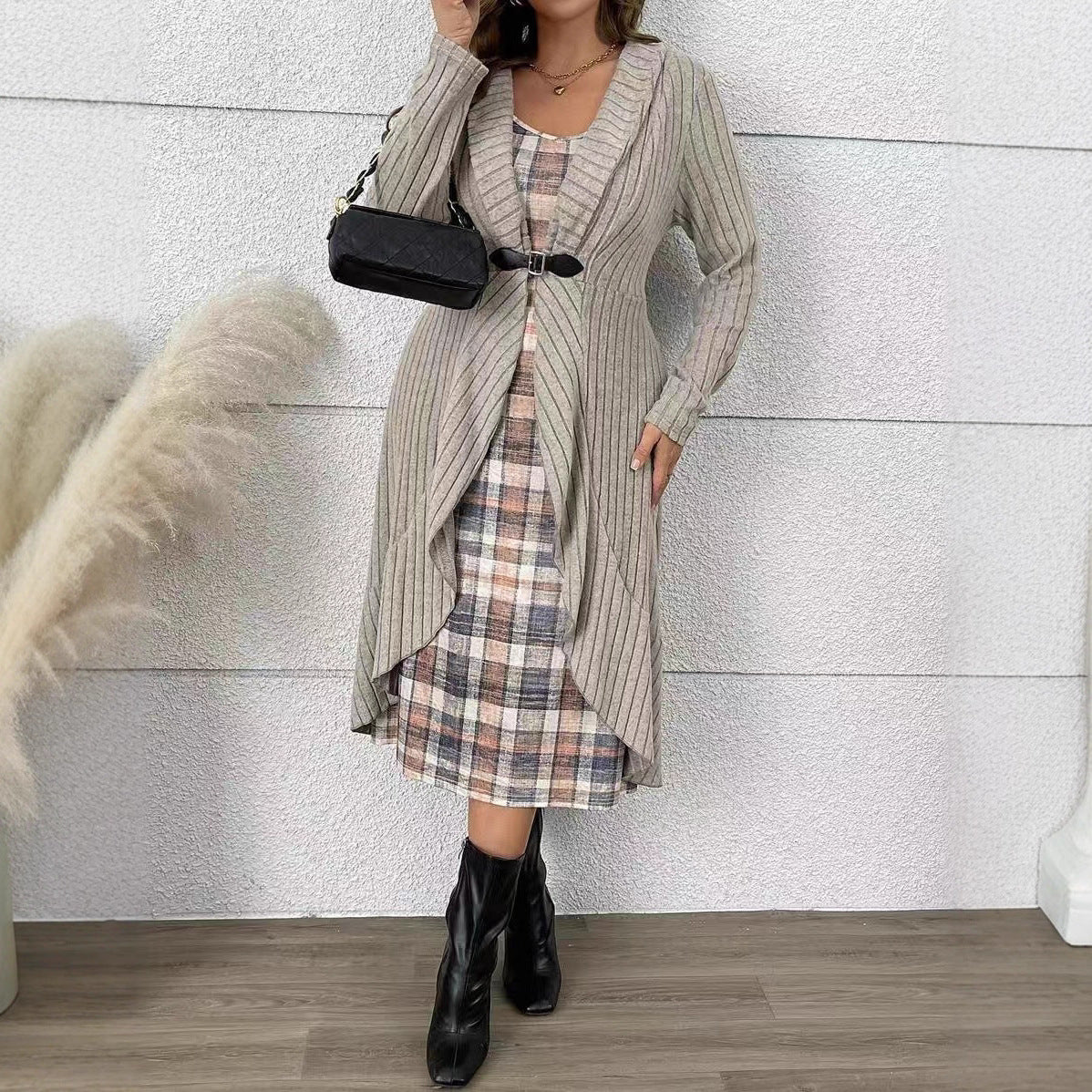 Damen Strickjacke mit asymmetrischem Saum und modischer Schnalle Stalluxe