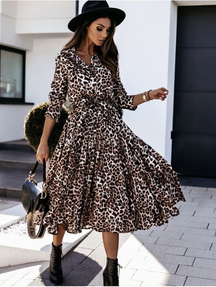 Damen Maxikleid im modernen Leopardenmuster mit eleganter Taillenbetonung und fließendem Rock Stalluxe