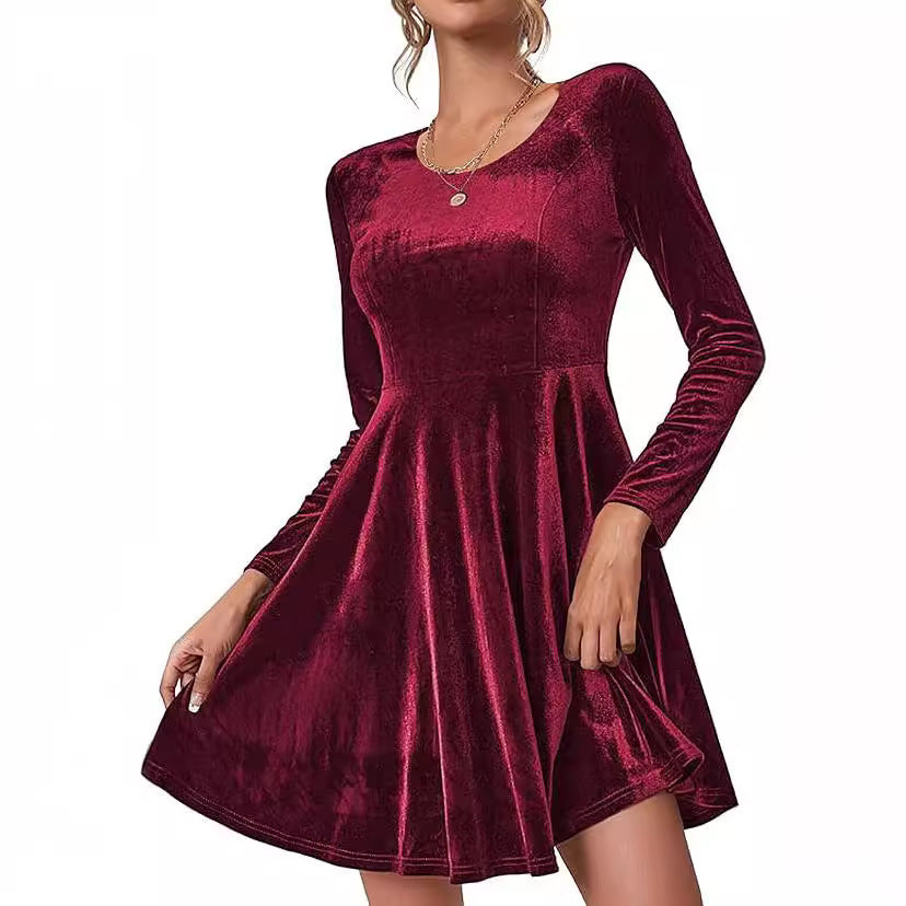 Damen Elegantes Samtkleid mit geschwungenem Saum und langen Ärmeln Stalluxe