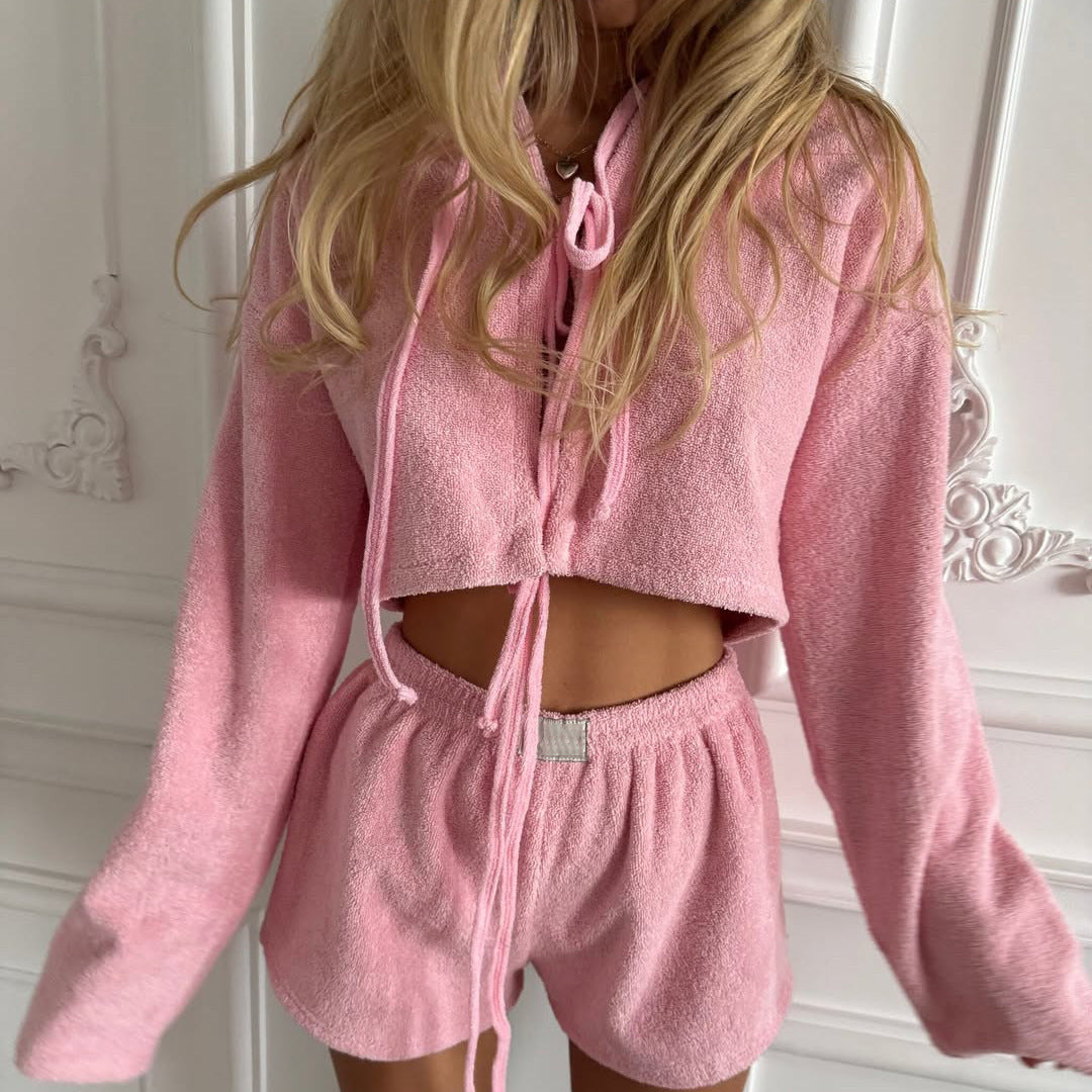 Damen Freizeit-Crop-Set mit sportlichem Hoodie und elastischen Shorts Stalluxe