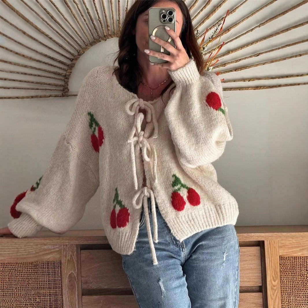 Damen Strickjacke mit verspieltem Kirschmotiv und dekorativen Schleifen Stalluxe