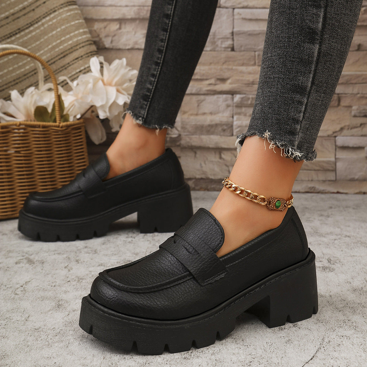 Damen Plateauslipper mit rutschfester Profilsohle und modischem Design Stalluxe