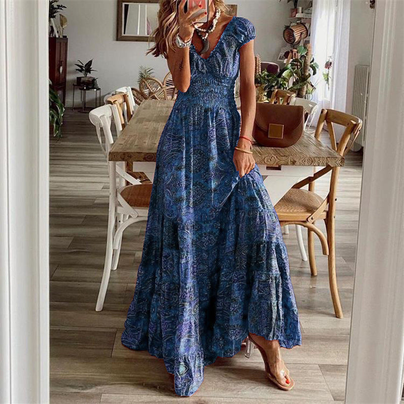 Damen Maxikleid mit tiefem V-Ausschnitt und femininem Muster Stalluxe