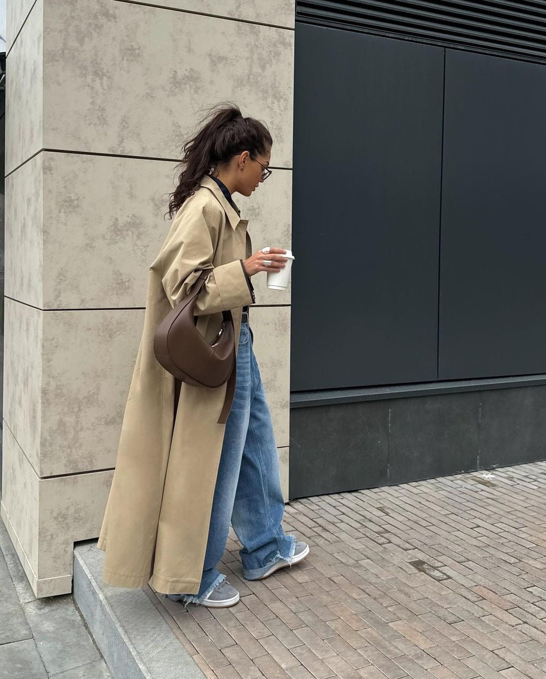 Damen Lange und elegante Trenchcoat-Jacke aus wasserabweisendem Material Stalluxe