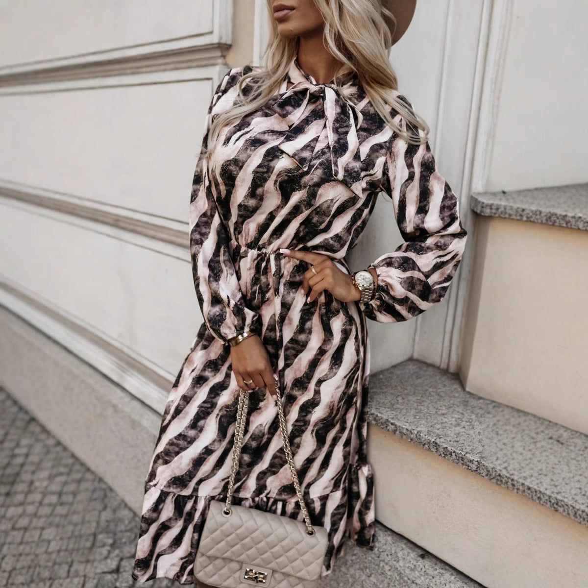 Damen Midi-Kleid mit fließendem Schnitt und Raffungen Stalluxe