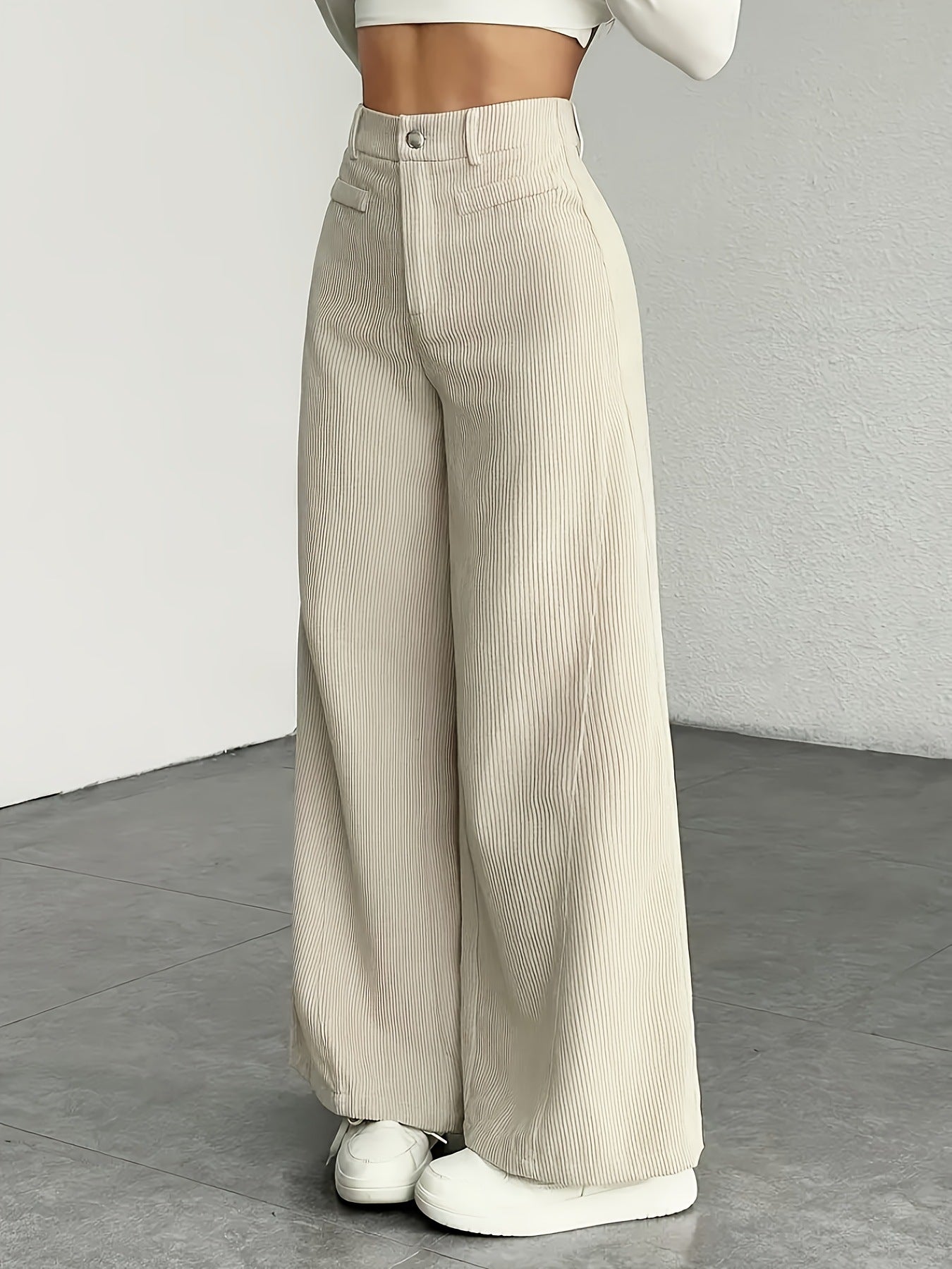 Damen Weitgeschnittene Cordhose mit hohem Bund und Taschen Stalluxe