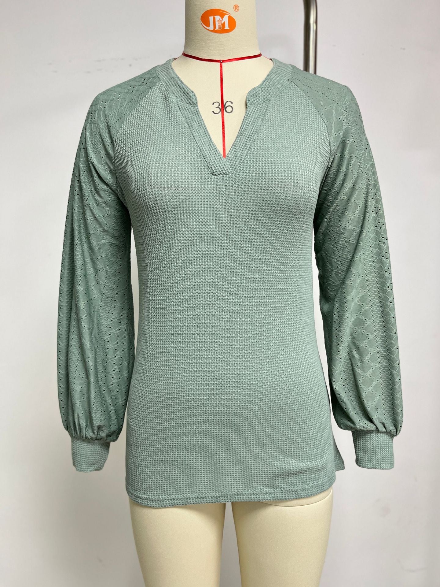 DamenLangarmshirt mit strukturiertem V-Ausschnitt und weiten Ärmel Stalluxe