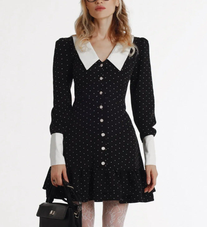Damen Minikleid mit klassischen Kontrastkragen und Rüschendetails Stalluxe