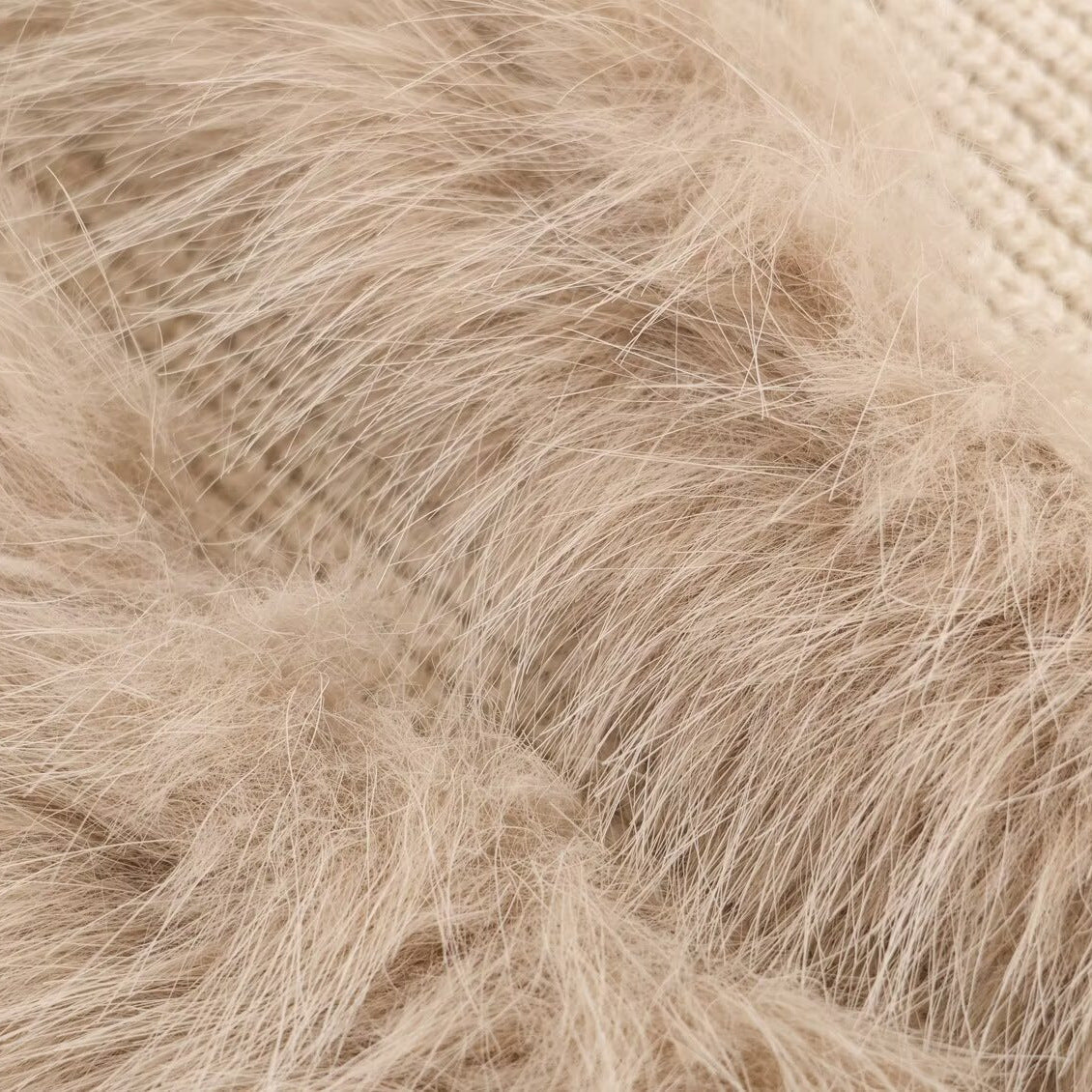 Damen Modischer Poncho mit feinem Strick und fellähnlichem Detail Stalluxe