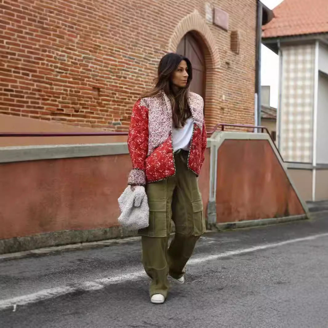 Damen gestepptes Freizeitjacke mit floralem Design und zwei seitlichen Taschen Stalluxe