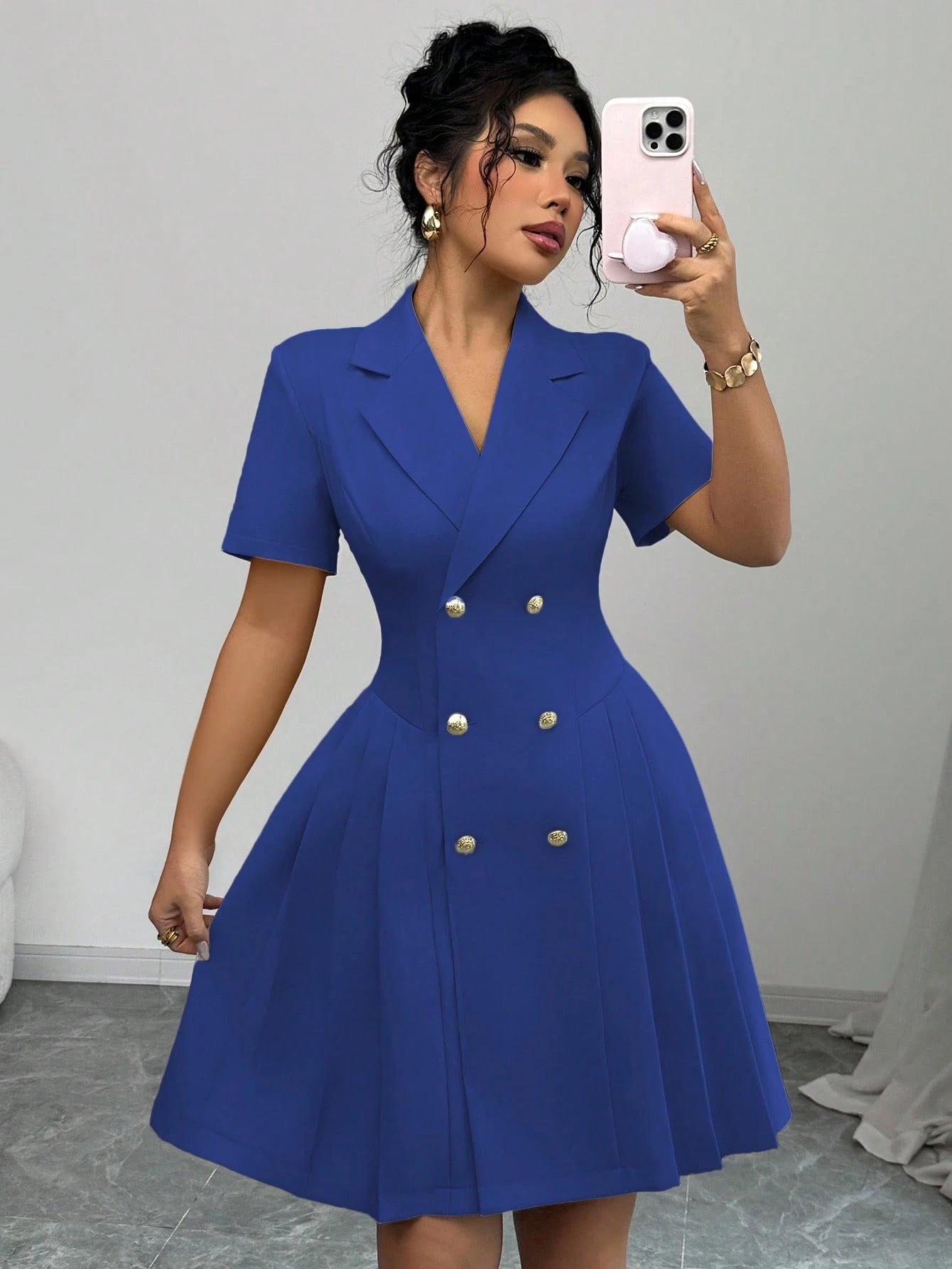 Damen Tailliertes Blusenkleid mit doppelter Knopfreihe und plissierten Details Stalluxe