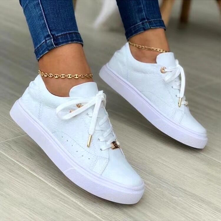 Damen Sneakers mit stilvollem Blütenmuster und glamourösen Akzenten Stalluxe