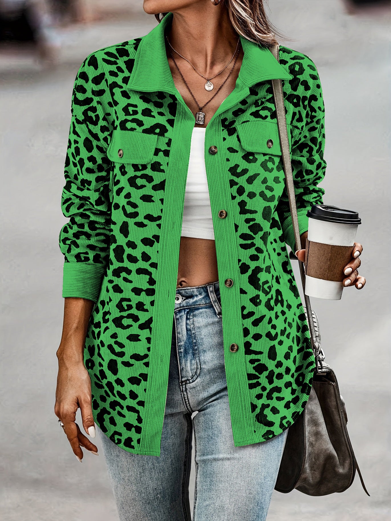 Damen Freizeitjacke mit strukturiertem Leopardenmuster und praktischen Taschen Stalluxe