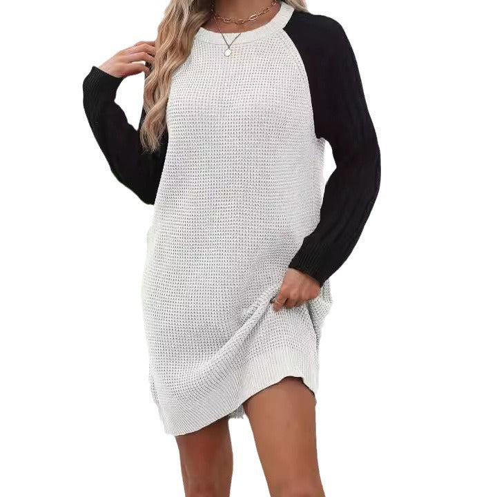 Damen Strickkleid mit kontrastierenden Ärmelstrukturen und lässigem Schnitt Stalluxe