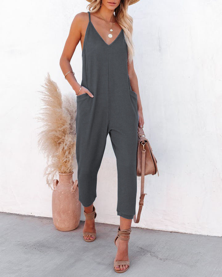 Damen lässiger Jumpsuit mit tiefem V-Ausschnitt und praktischen Seitentaschen Stalluxe