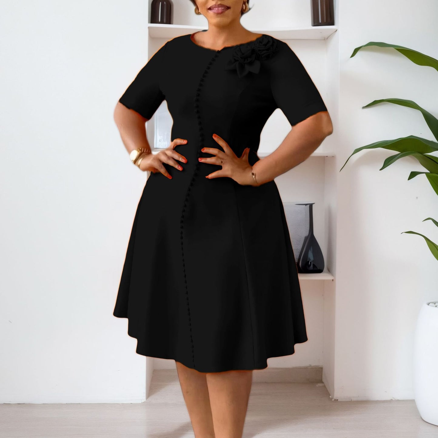 Damen Elegant geschnittenes Kleid mit einem raffinierten Blumen-Detail Stalluxe