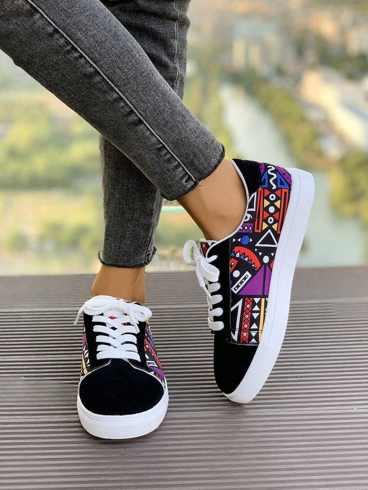 Damen modische Sneakers im bunten Grafikdesign mit komfortablem Fußbett Stalluxe