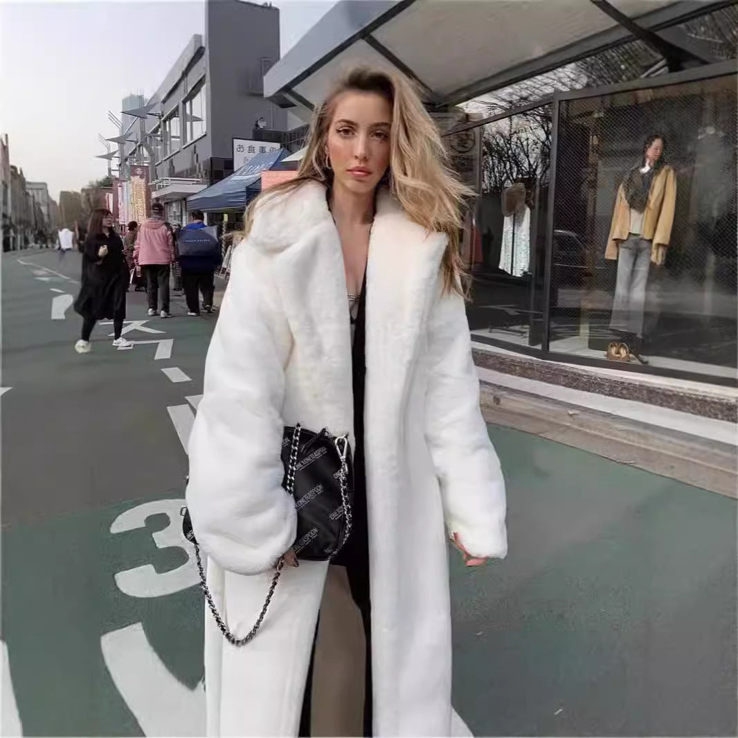 Damen Oversized Kunstpelzmantel mit Kapuze und strukturiertem Design Stalluxe