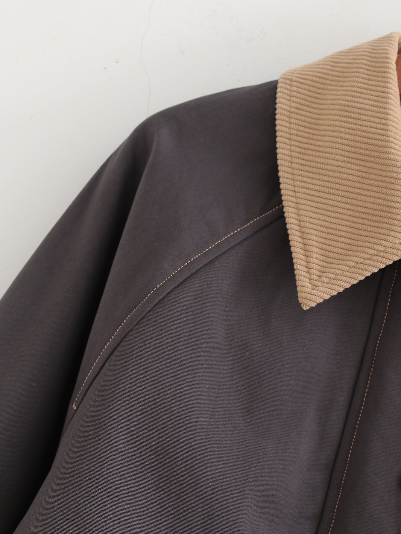 Damen modische Jacke mit kordelisiertem Kragen und praktischen Taschen Stalluxe