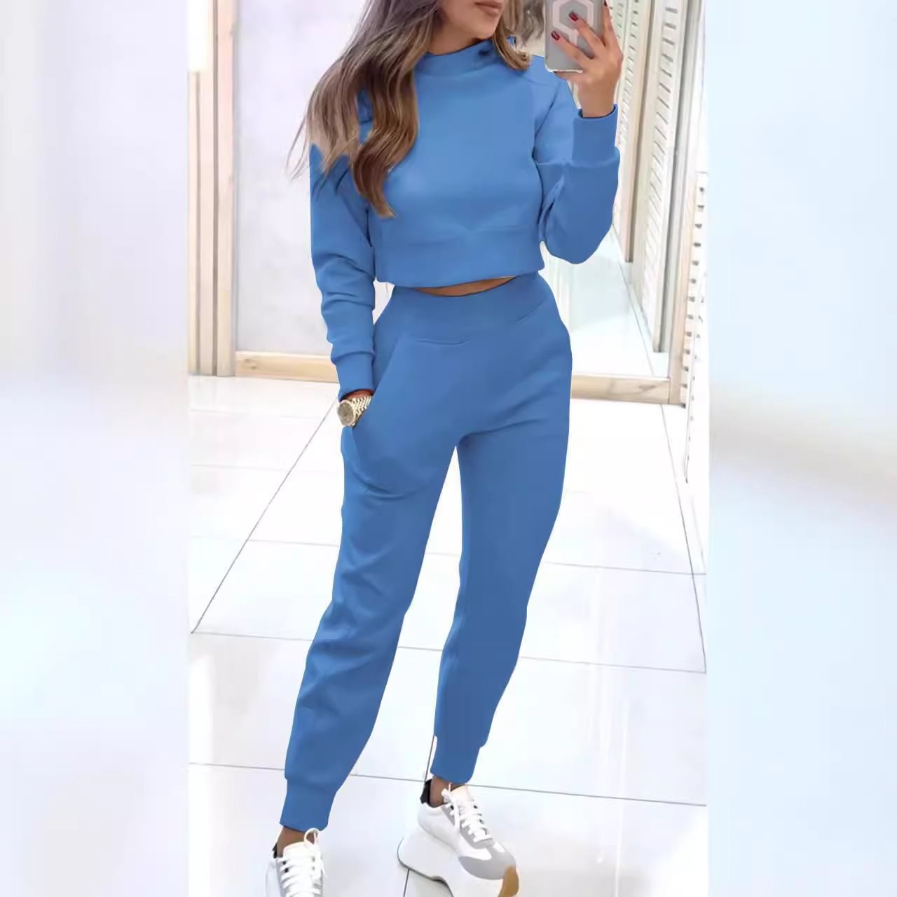 Damen sportlicher Lounge-Anzug mit cropped Oberteil und elastischen Hosen Stalluxe