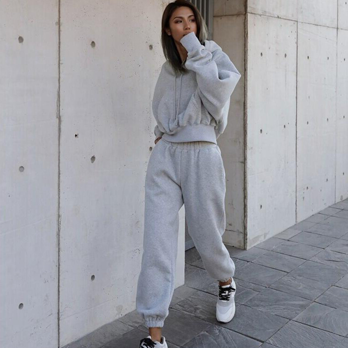 Damen Modischer Hoodie mit lässigem Schnitt und praktischer Kängurutasche Stalluxe