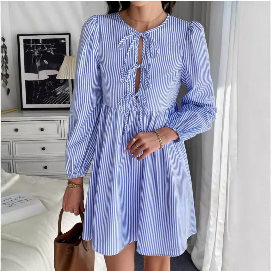 Damen Kleid mit verspieltem Schnitt und Rüschendetails Stalluxe