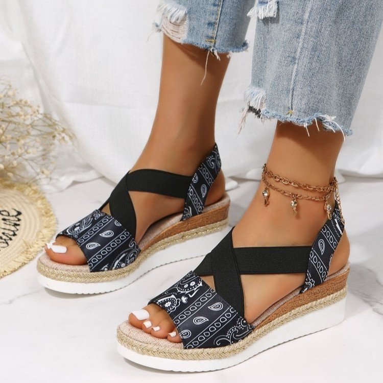 Damen Wedgesandalen mit stilvollem Bandana-Muster und rutschfester Sohle Stalluxe