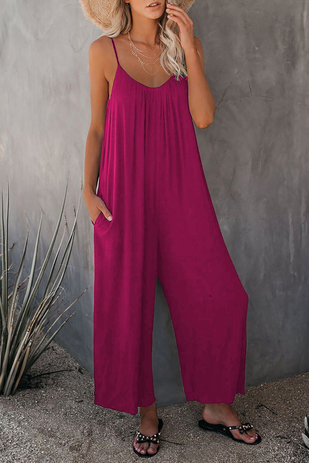 Damen Lässiger Sommer-Jumpsuit mit tiefem Ausschnitt und praktischen Taschen Stalluxe