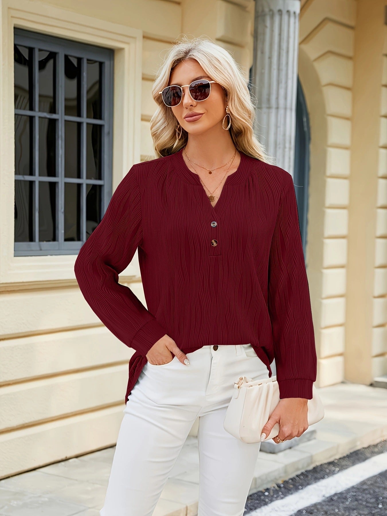 Damen Langarm Bluse mit klarer Struktur und Knopfdetails Stalluxe