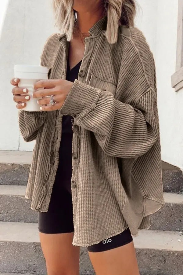 Damen Lässige Waffle-Strickjacke mit praktischen Taschen und Knopfdetails Stalluxe