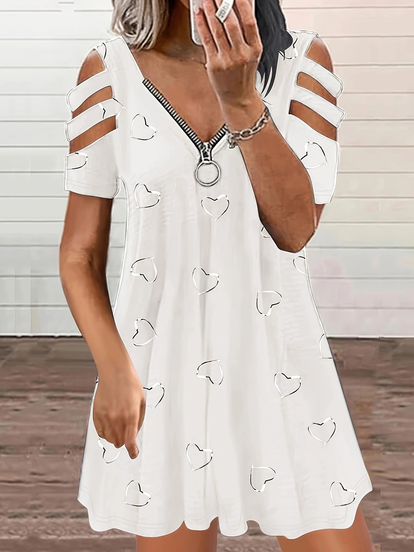 Damen Freizeitkleid mit Cut-Out-Ärmeln und Herzmuster Stalluxe