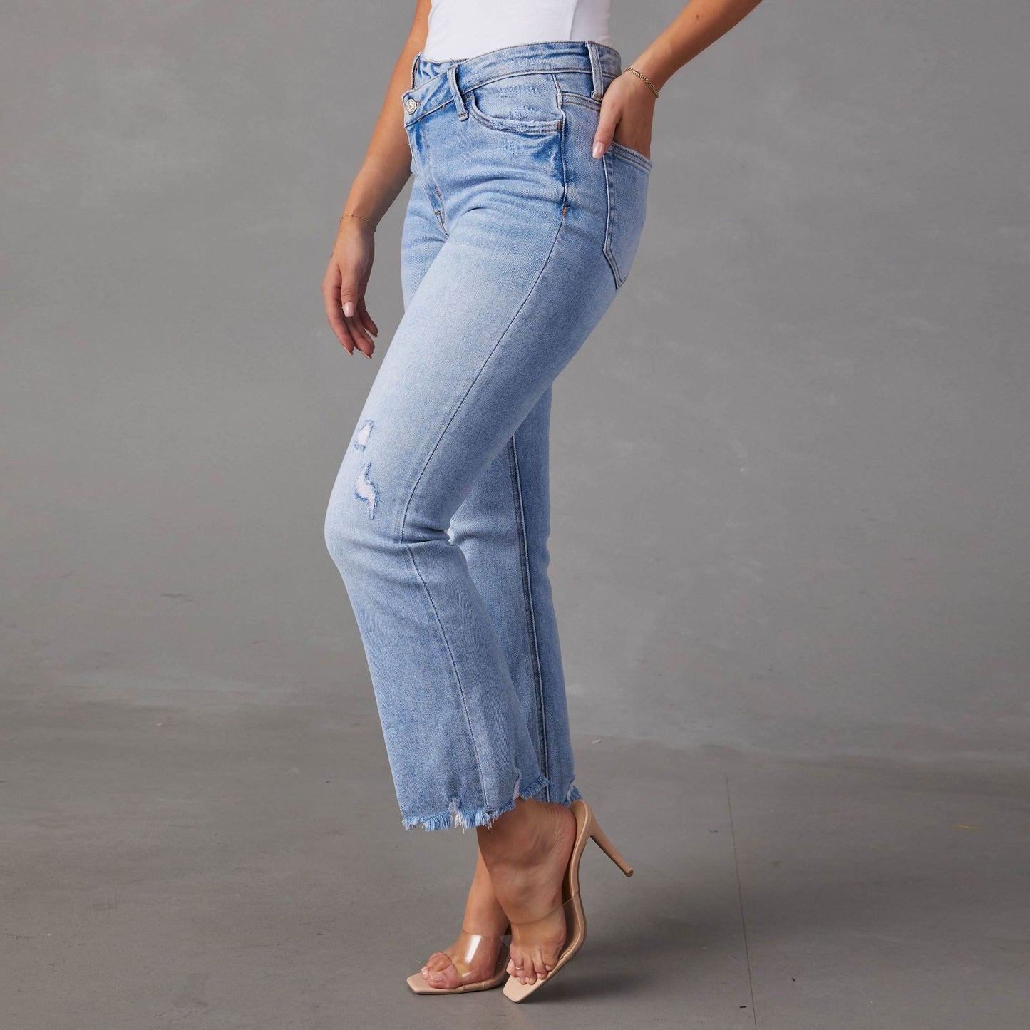 Damen Lässige Jeans mit fransigem Saum und modischen Destrukturelementen Stalluxe