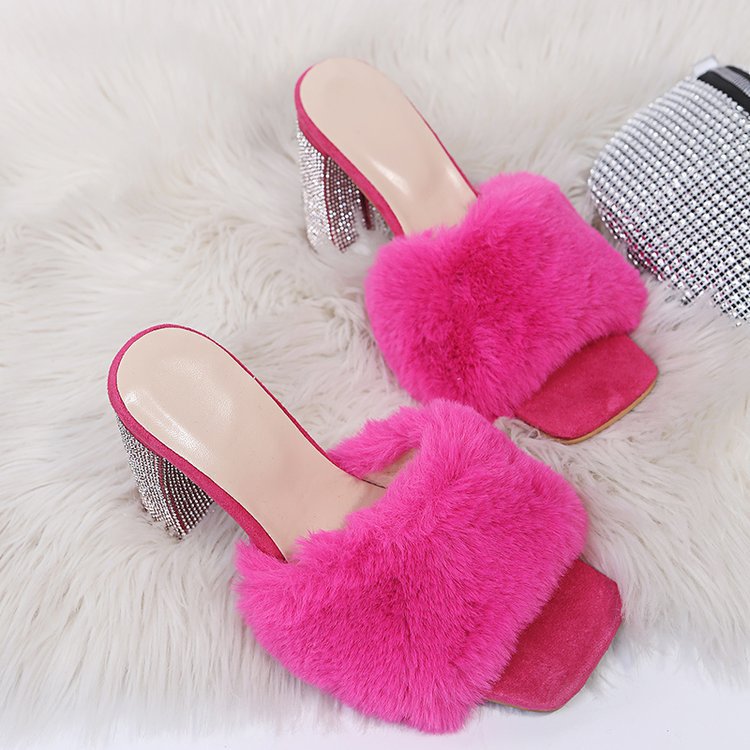 Damen Glamouröse Mules mit kuscheligem Kunstfell und glitzerndem Absatz Stalluxe